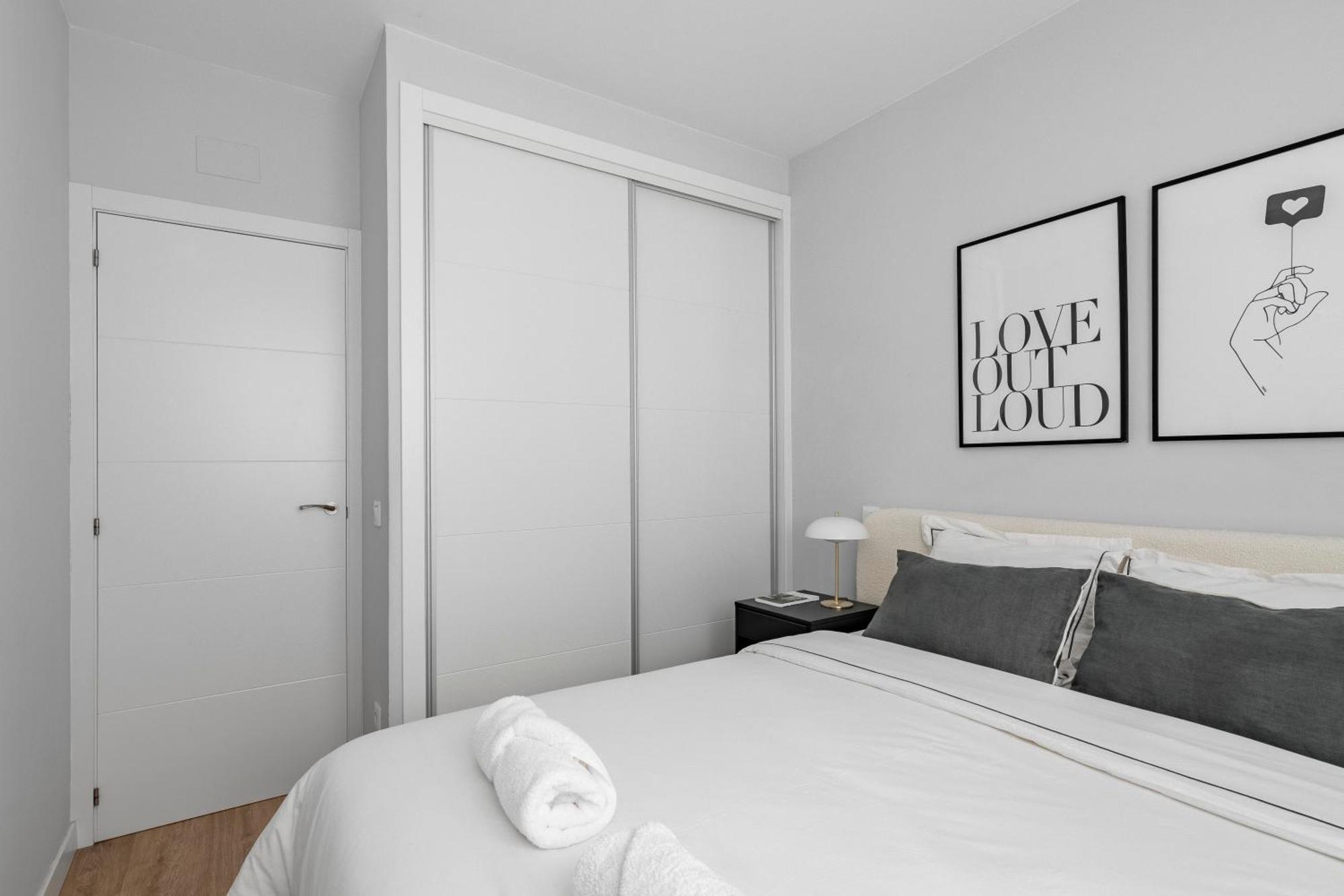 Cozy 2 Bedroom Apartment With Patio Madrid Exterior photo